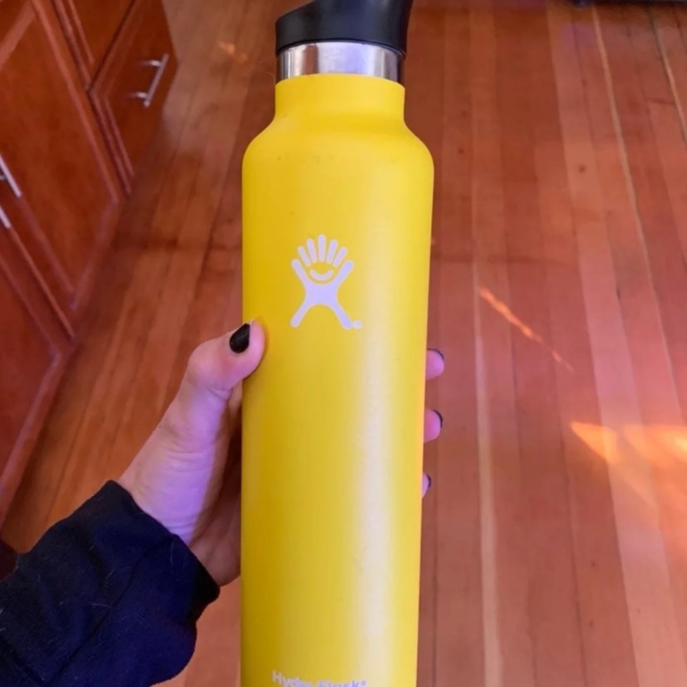 Hydro flask 24 oz Lemon Yellow